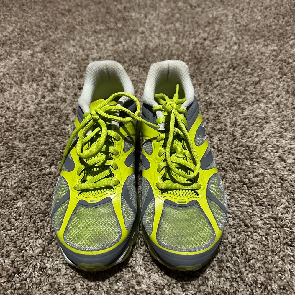 Nike Air Max 2012 
Size 6.5 youth/ fits like women’s 8